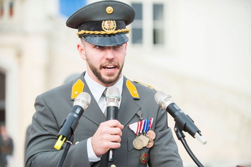 Der Jahrgangssprecher Leutnant Tinhof bei seiner Rede