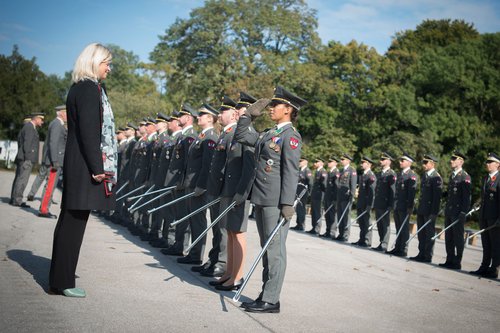 Vorstellung der Leutnante bei Bundesministerin Tanner