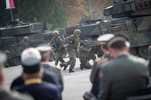 Dynamische Vorführung: Panzergrenadiere greifen an