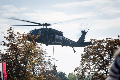 Dynamische Vorführung: Jagkommando im Einsatz